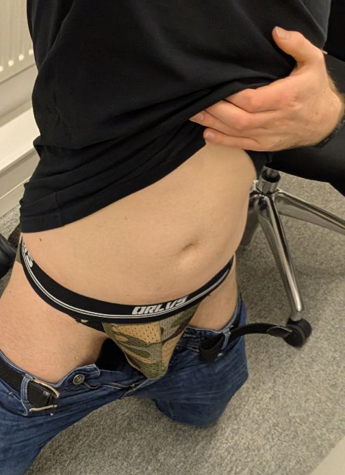 ehv99's tweet photo. Another #locktober day! Horny and locked at the office today... 😏 https://t.co/sqtHYP07eC