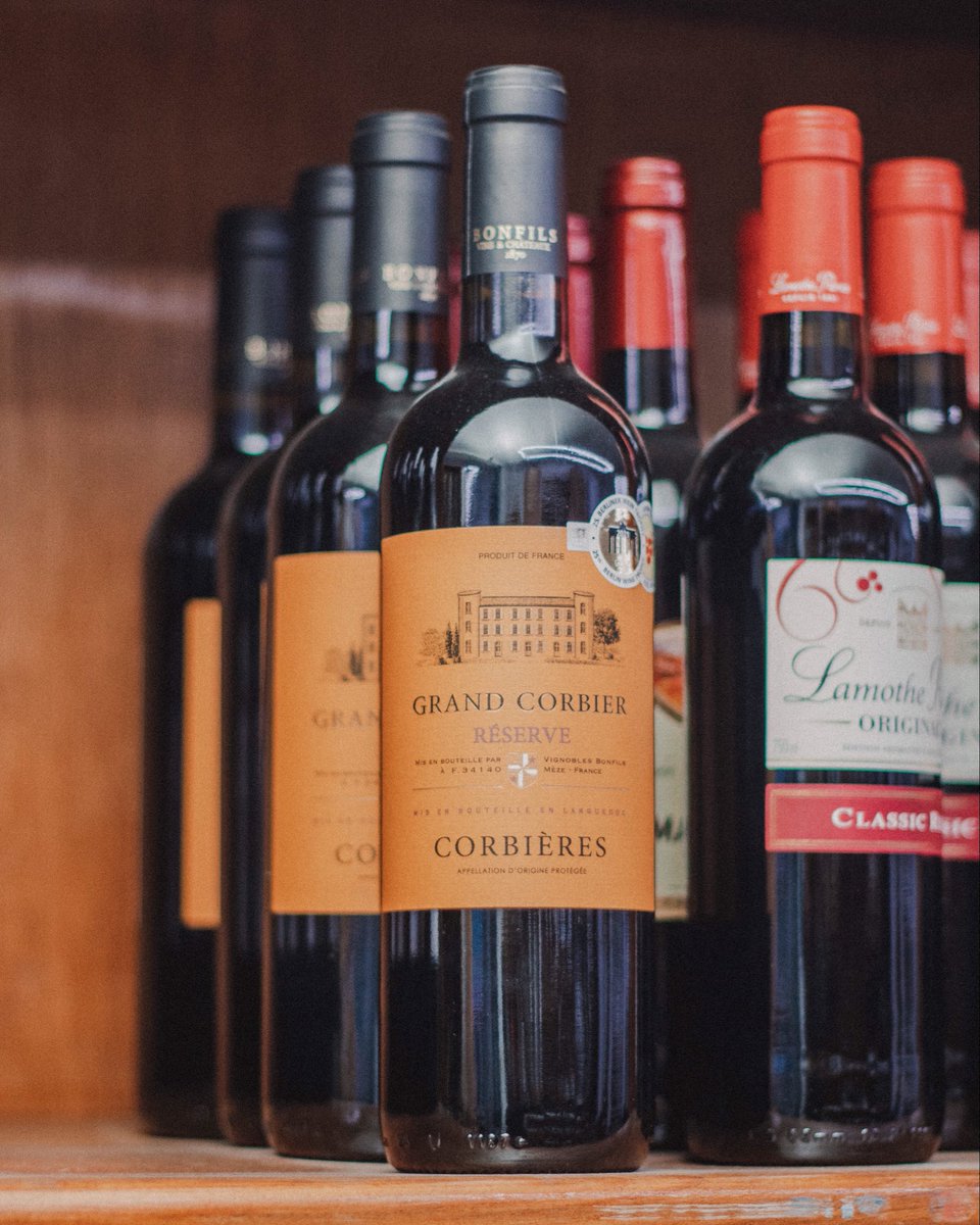 BSS_supermarche's tweet photo. L’art de savourer l’instant…

Découvrez notre sélection de vins et laissez-vous tenter par l’élégance et le luxe à chaque gorgée 🍷

Rendez-vous à BSS Supermarché pour choisir votre bouteille coup de cœur !🍾

#BSS #Vin #SaveursBSS #PlusQuUnSupermarchéUnMouvement https://t.co/JARHoCyCBF