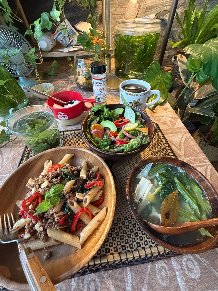 kotakinako's tweet photo. 😋最近のブランチ
#サラダ #パン #ご飯 #パスタ #スープ #野菜 #果物 #ヨーグルト #甘酒 #コーヒー #オリーブオイル #食卓 https://t.co/vX17mFoD6s