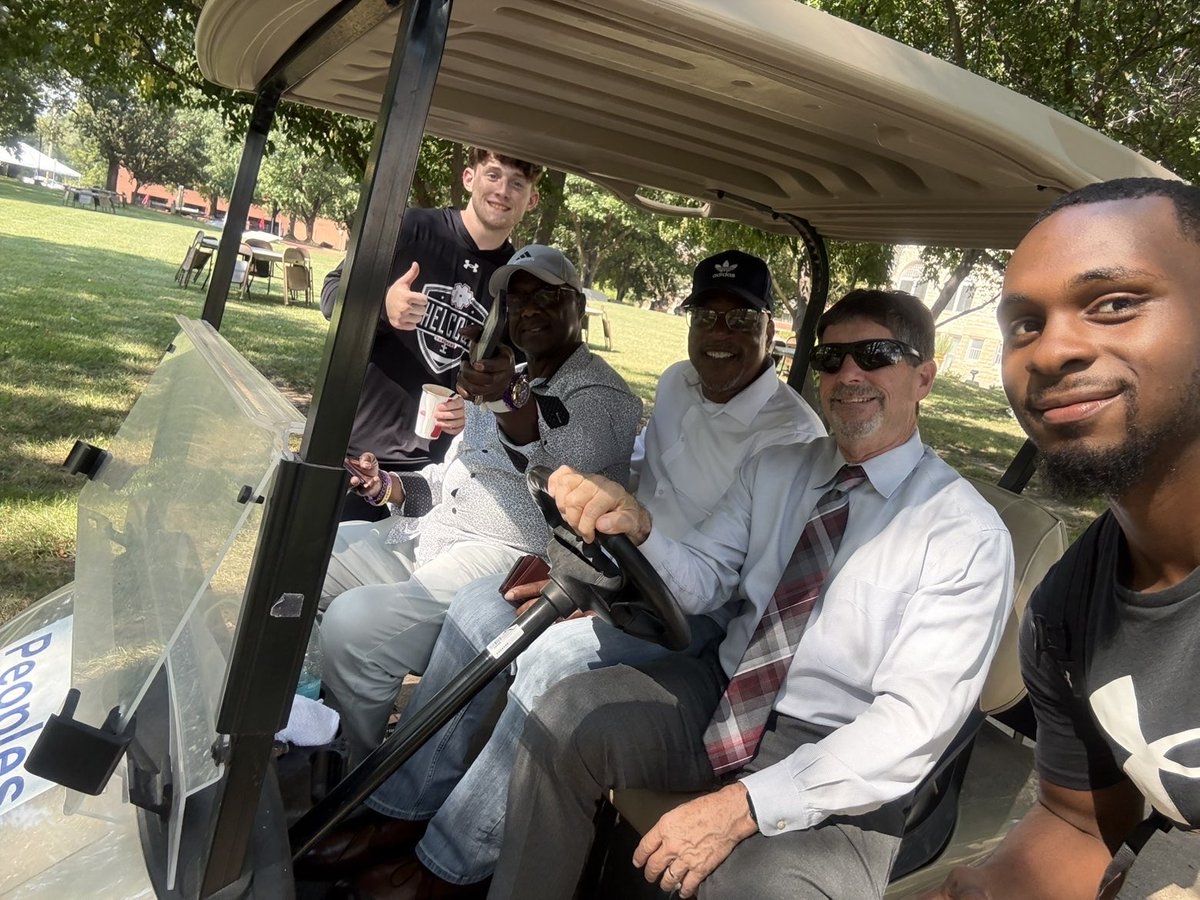 RollThreshers's tweet photo. Alumni Pt. 6 #RollOn @jwlawson1 @Taggart_Brown @CoachMillerBC @SmithInspire @CoachTizzy @TheTerryCook @teeterf @Coach_CWright_ @jdeddy20 https://t.co/Ofj72cOq8U