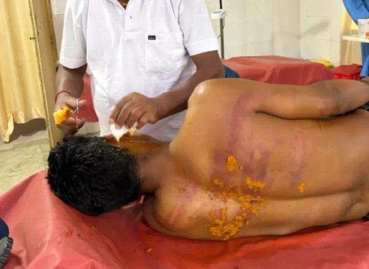 🚨⛪ ALERTE | Dans le village de Tumdegi, en Inde, des assaillants ARMÉS ont fait IRRUPTION dans l’église Saint-Joseph en pleine nuit.

Les deux prêtres présents ont été enlevés, ligotés et VIOLEMMENT battus.

Les malfaiteurs ont EMPORTÉ environ 3 400 dollars en espèces.