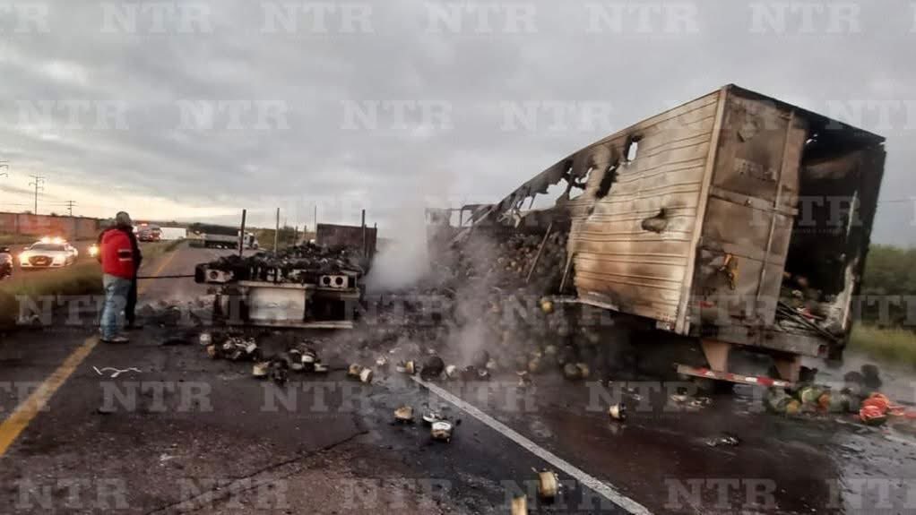 NoemiLuna_Zac's tweet image. EN #ZACATECAS “NO PASA NADA” dicen…

Hoy nuestra gente volvió a vivir el miedo y la incertidumbre con bloqueos carreteros y camiones incendiados en 6 municipios.

Es indignante que mientras los ciudadanos enfrentan la violencia, las autoridades sigan negando la realidad.

La paz…