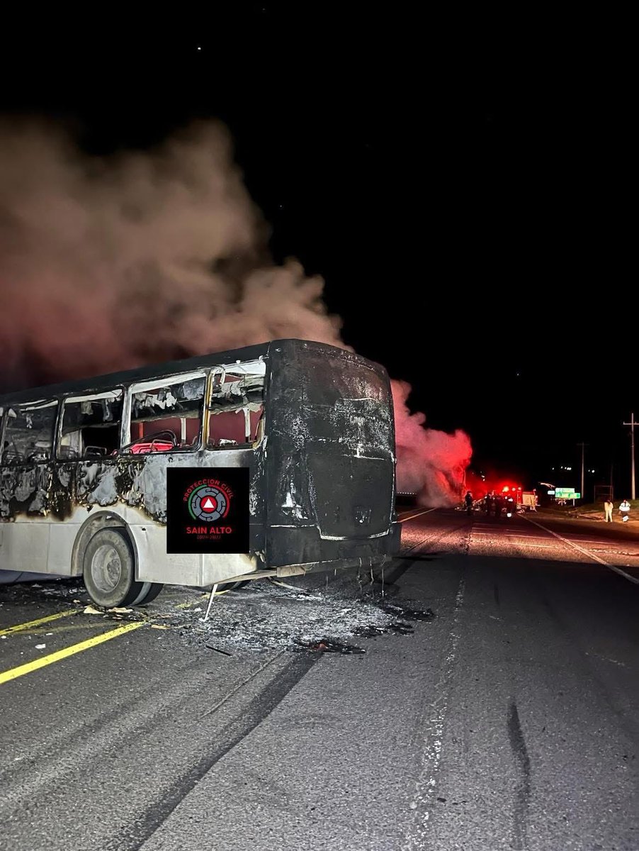 NoemiLuna_Zac's tweet image. EN #ZACATECAS “NO PASA NADA” dicen…

Hoy nuestra gente volvió a vivir el miedo y la incertidumbre con bloqueos carreteros y camiones incendiados en 6 municipios.

Es indignante que mientras los ciudadanos enfrentan la violencia, las autoridades sigan negando la realidad.

La paz…
