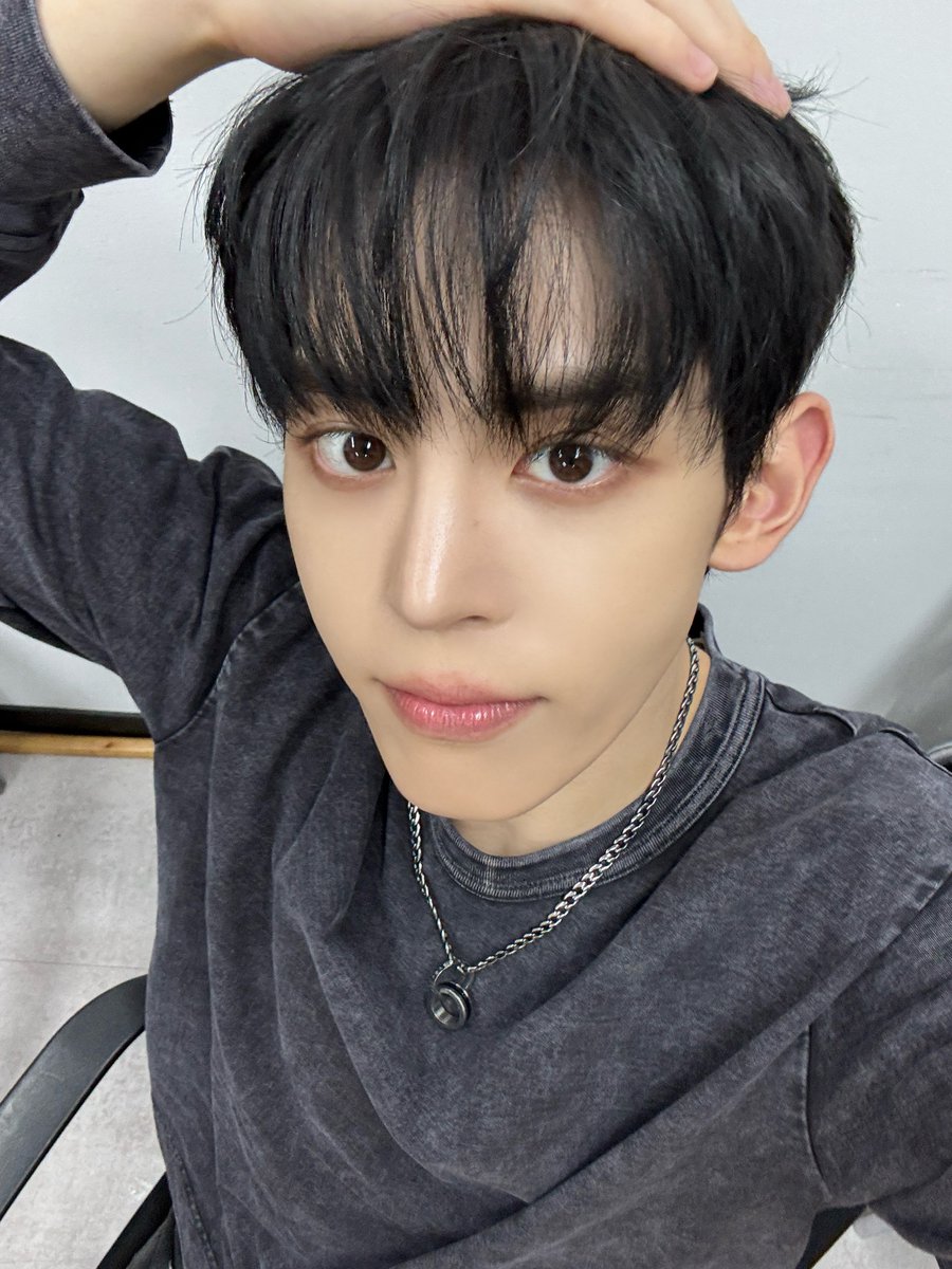 [📢] 연휴 시작 😎

NOWZ (나우즈)의 Weverse LIVE가 시작되었습니다! 
데이앤 여러분의 많은 시청 바랍니다 🙌 
🔗 weverse.io/nowz/live/4-21…

#NOWZ #나우즈
#현빈 #HYEONBIN
