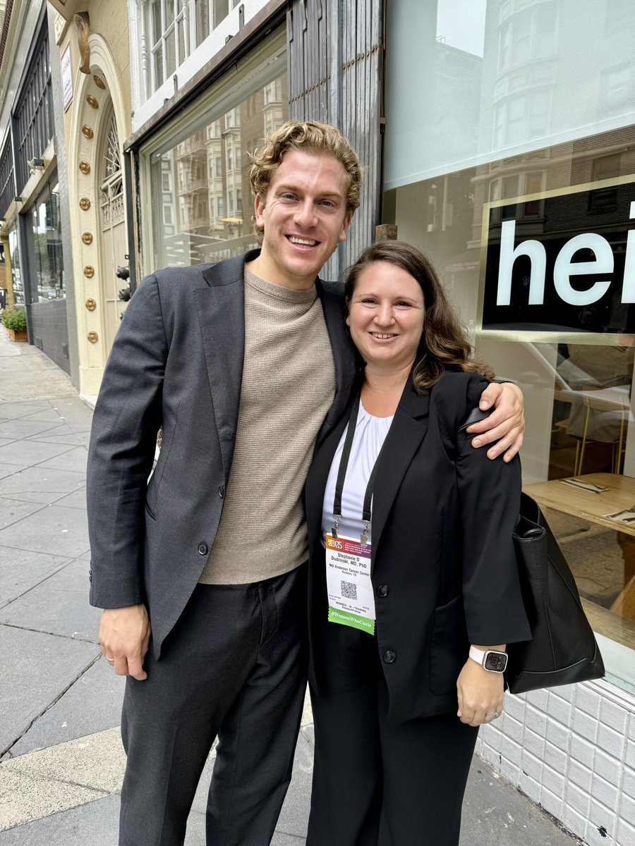 StephDudzinski's tweet image. My ❤️ always leaves happier after leaving @ASTRO_org conferences 

#ASTRO25 had many great things, but the best part was the people 👯‍♀️

🙏🏻 you again to @ARRO_org for the Resident Educator of the year award! 

Looking forward to improving #radonc #meded throughout my career ☢️💪