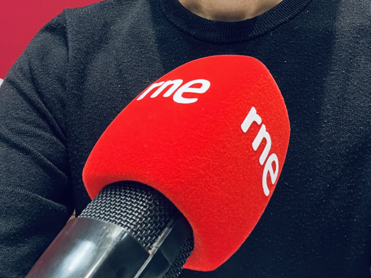 Otro #viernesnegro. Porque cuando estás dentro duelen más algunas decisiones. Pensando hoy, especialmente, en los compañeros de digital. #salvemosRNE. Por  #laRdeRTVE.