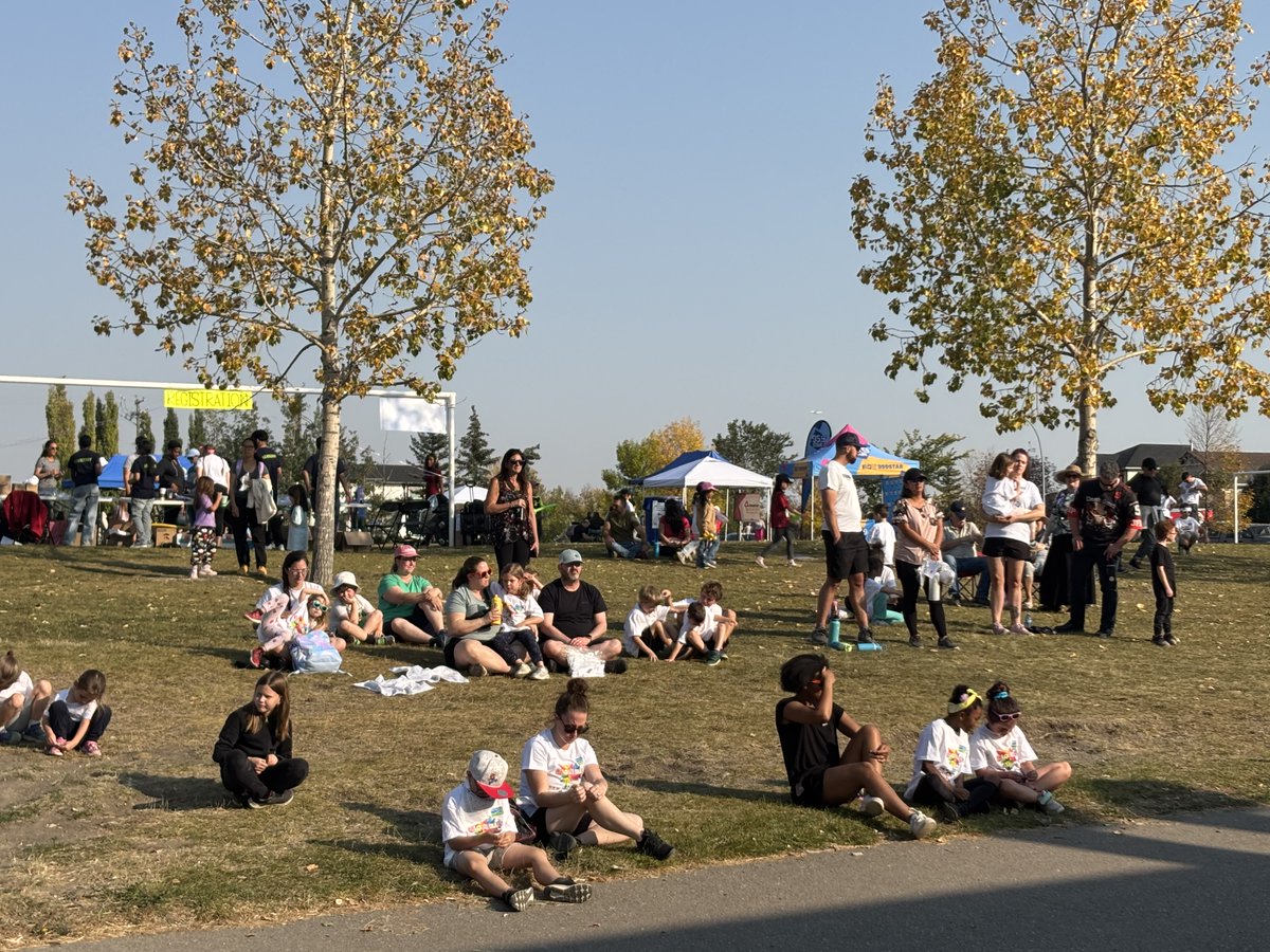 AmanpreetSGill's tweet photo. What an amazing day in Coventry Hills! Over $6,000 raised at the Colour Run for the playground fundraiser.
Big thanks to Amanda Hewlett for organizing, Mayor Gondek for celebrating with the community, and to all the local sponsors!
#CoventryHills #YYC #ColourRun https://t.co/QWkYVvkcf0