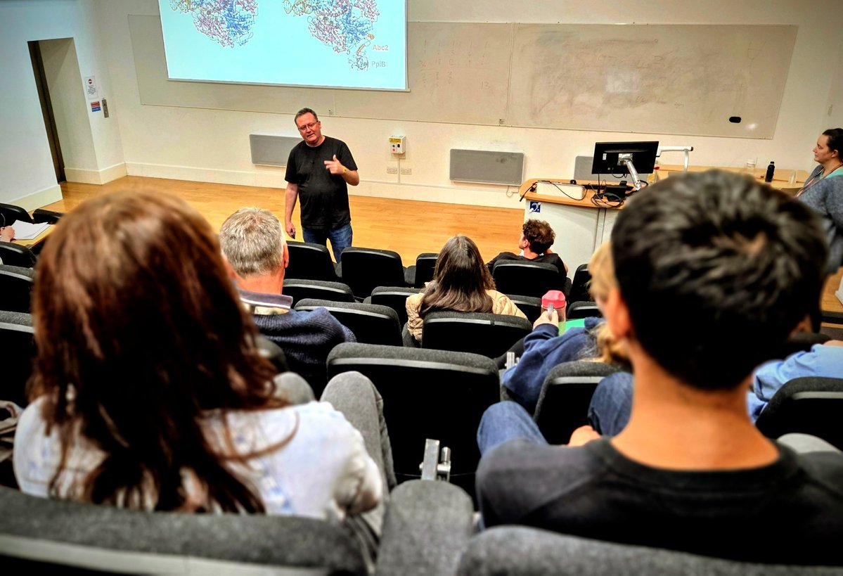 Fantastic <a href="/BiologyatYork/">Biology at York</a> #Microbial_Life seminar yesterday by Mark Dillingham <a href="/BristolUni/">University of Bristol</a> 🧬🧪. An engaging talk and fascinating to hear about RecBCD, phage-host arms race, DNA mimics and the enigmatic retrons! Massive thanks to <a href="/BioRad/">Bio-Rad Laboratories</a>, Starlab and BMKGENE for their sponsorship.