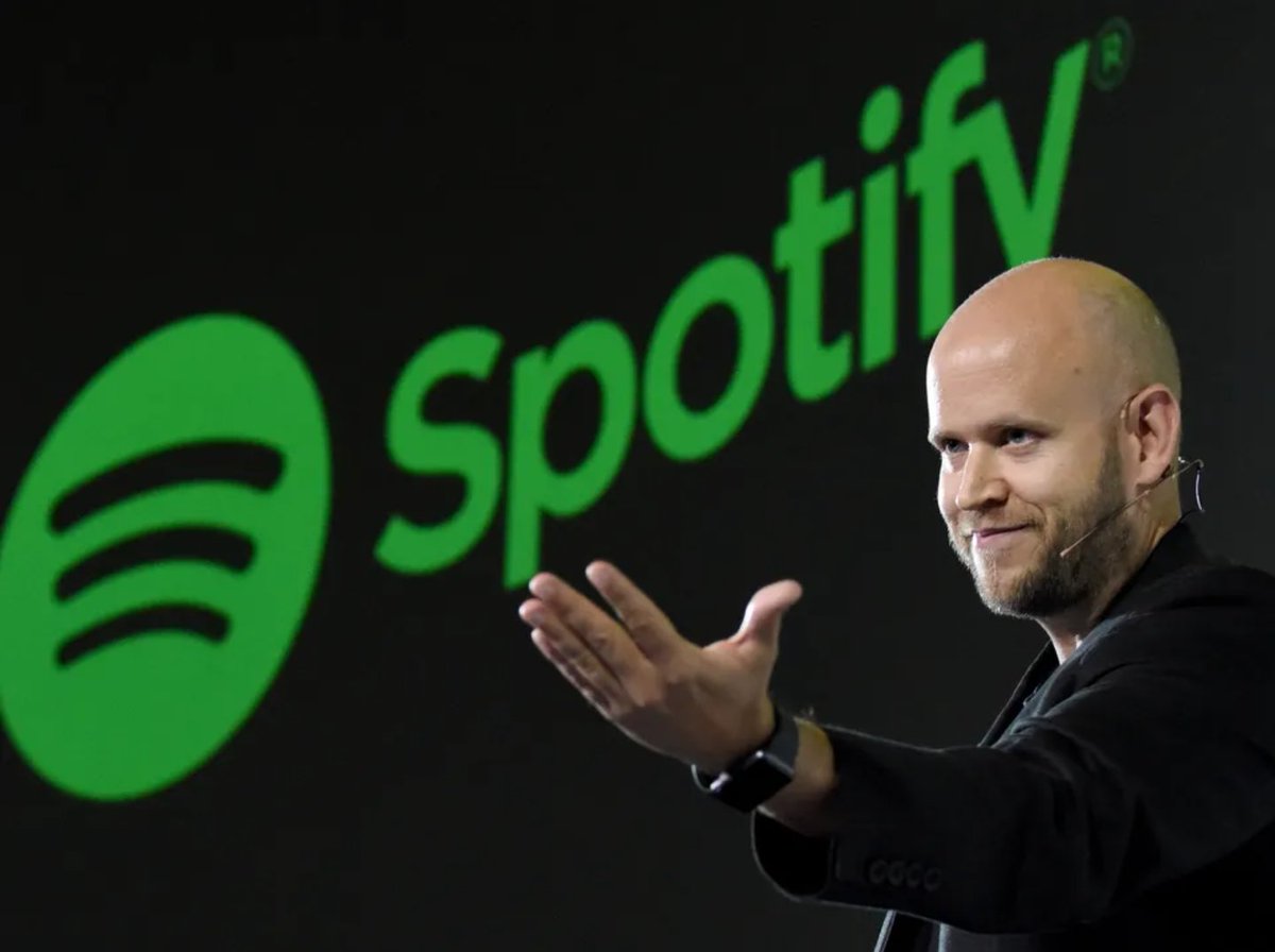 afrobeatssensei's tweet photo. 🚨 Spotify (@Spotify)shake-up: 
Daniel Ek steps down as CEO in Jan 2026.
Gustav Söderström (Product/Tech) and Alex Norström (Business) will become co-CEOs, but they will still report to Ek as Executive Chairman. Real change or just new titles? 👀👀 https://t.co/vXExhHmpSl