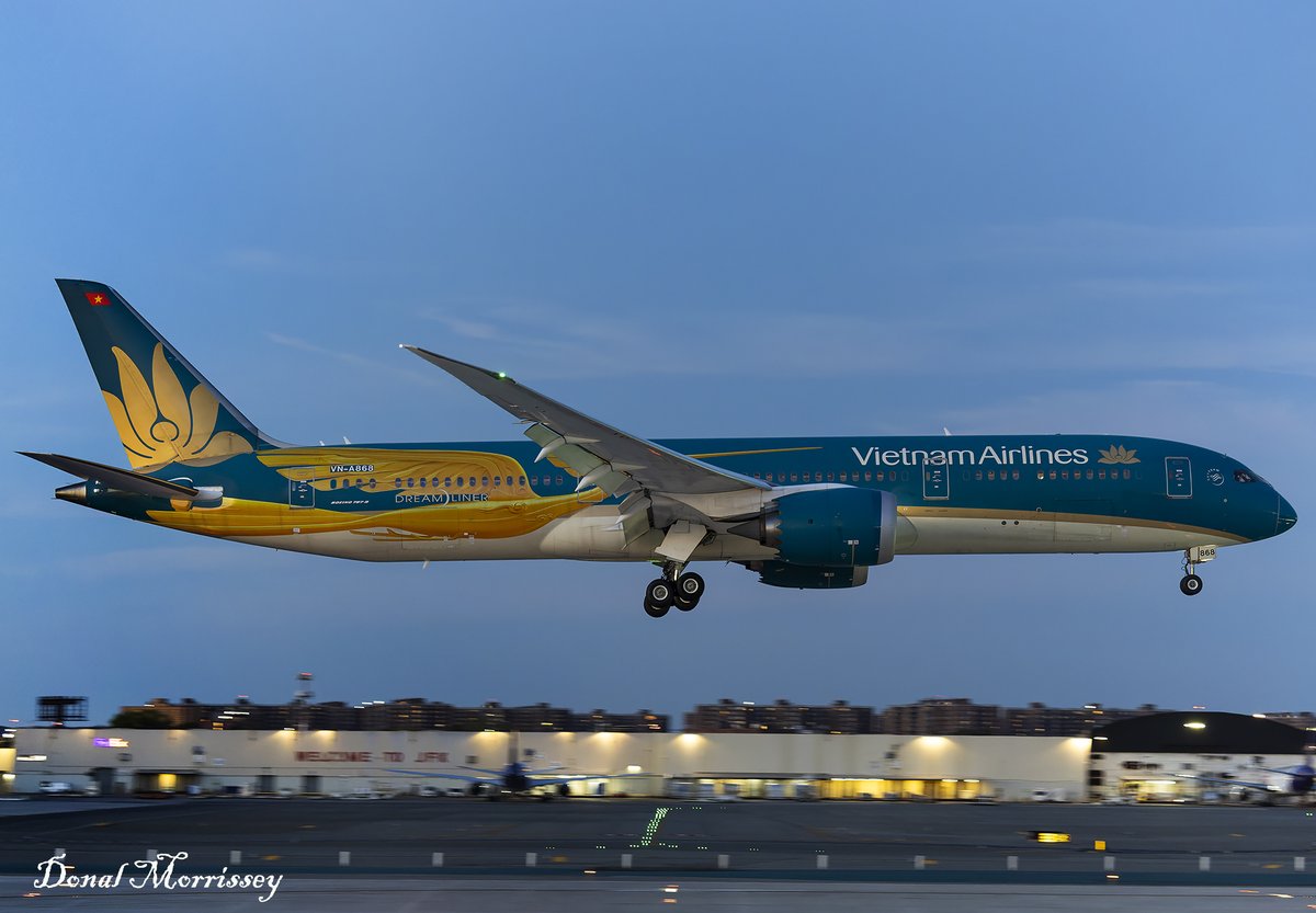birrlad's tweet photo. Arriving after sundown Vietnam Airlines @Boeing 787-9 VN-A868 as "Vietnam 1" @JFKairport from Hanoi via Seattle with President Luong Cuong on board for @UN GA 2025.
#avgeek #aviation #airline #JFKAirport #UNGA2025 #planespotting #Boeing #VietnamAirlines https://t.co/tJpYwevm1p