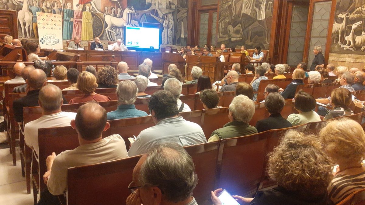 Apasionante lectura sobre la utilización de un mito para definir la identidad de un pueblo. La religión marida bien con la política. Muy buena presentación a cargo de <a href="/FundGasparTorre/">Fund Gaspar Torrente</a> <a href="/BizenFuster1/">Bizén Fuster</a> <a href="/isabelasobras/">Isabel Lasobras</a> <a href="/CHAlugarsZGZ/">CHA Lugars Zaragoza</a>