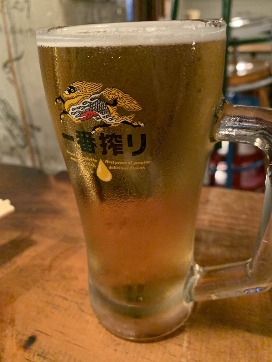 kumatakach's tweet photo. ハテナへ🍻
店員さんはタイ人ばっかりで店内はタイ語が飛び交う🇹🇭
泡がない生ビールはサービスなのかな🍺

平べったい蕎麦の動画↓
https://t.co/AaYZYT7MkI
#心斎橋
#タイ料理
#ハテナ
#HATENA
#ญี่ปุ่น https://t.co/YAzZLsXLBw