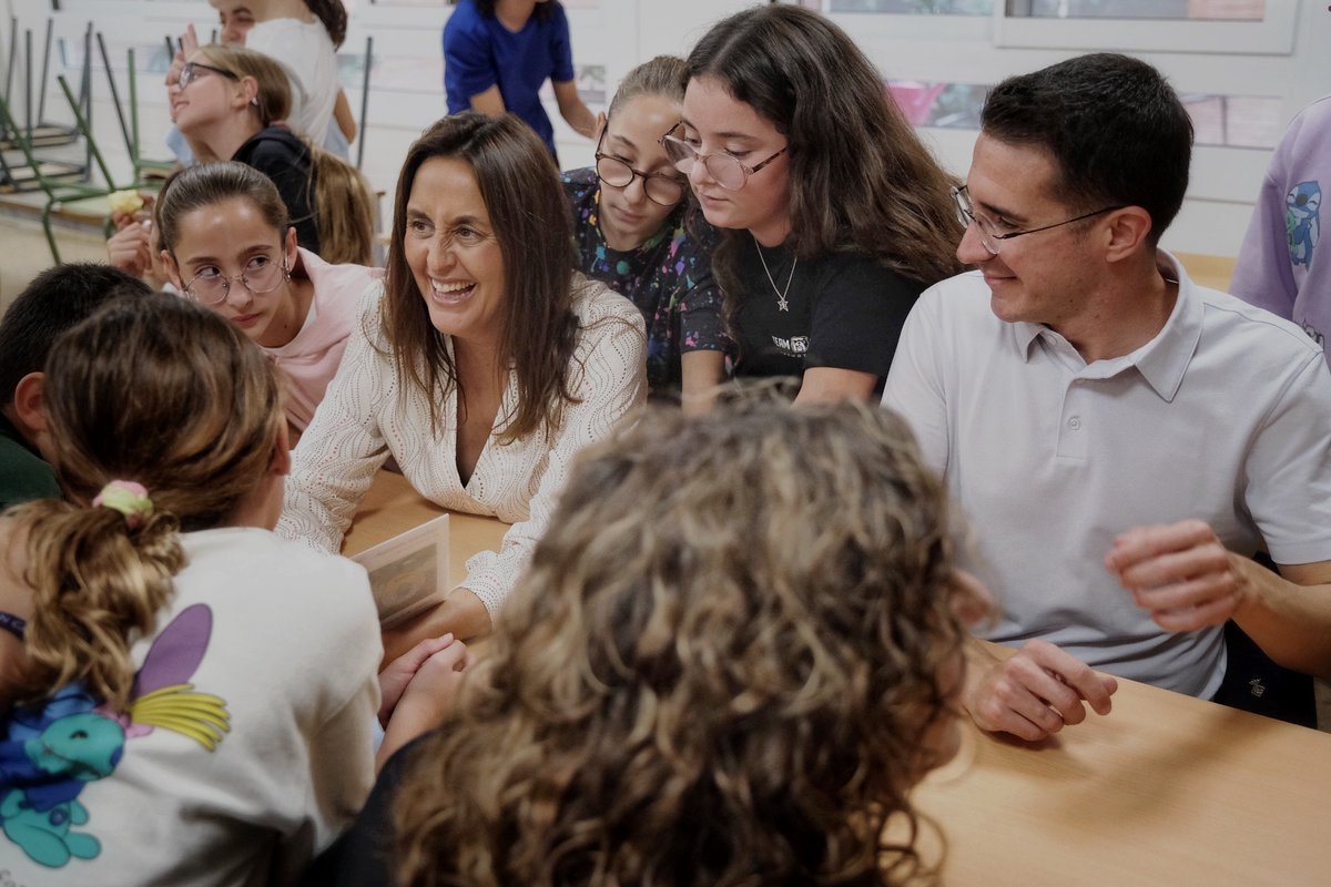 AjuntamentBadia's tweet photo. 🤝La consellera d’Educació, Esther Niubó, ha visitat aquest matí l’Ajuntament, l’Institut Escola La Jota i l’Escola L’Oreneta, acompanyada per l’alcalde, Josep Martínez Valencia, i s’ha reunit amb la direcció dels centres educatius
ℹ️https://t.co/iuu5WnH2OS
#Badia #BadiaDelVallès https://t.co/0HhCNotrhQ