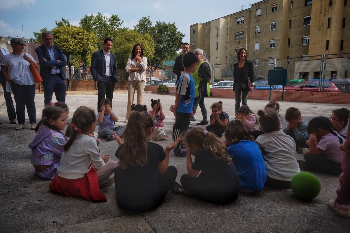 AjuntamentBadia's tweet photo. 🤝La consellera d’Educació, Esther Niubó, ha visitat aquest matí l’Ajuntament, l’Institut Escola La Jota i l’Escola L’Oreneta, acompanyada per l’alcalde, Josep Martínez Valencia, i s’ha reunit amb la direcció dels centres educatius
ℹ️https://t.co/iuu5WnH2OS
#Badia #BadiaDelVallès https://t.co/0HhCNotrhQ