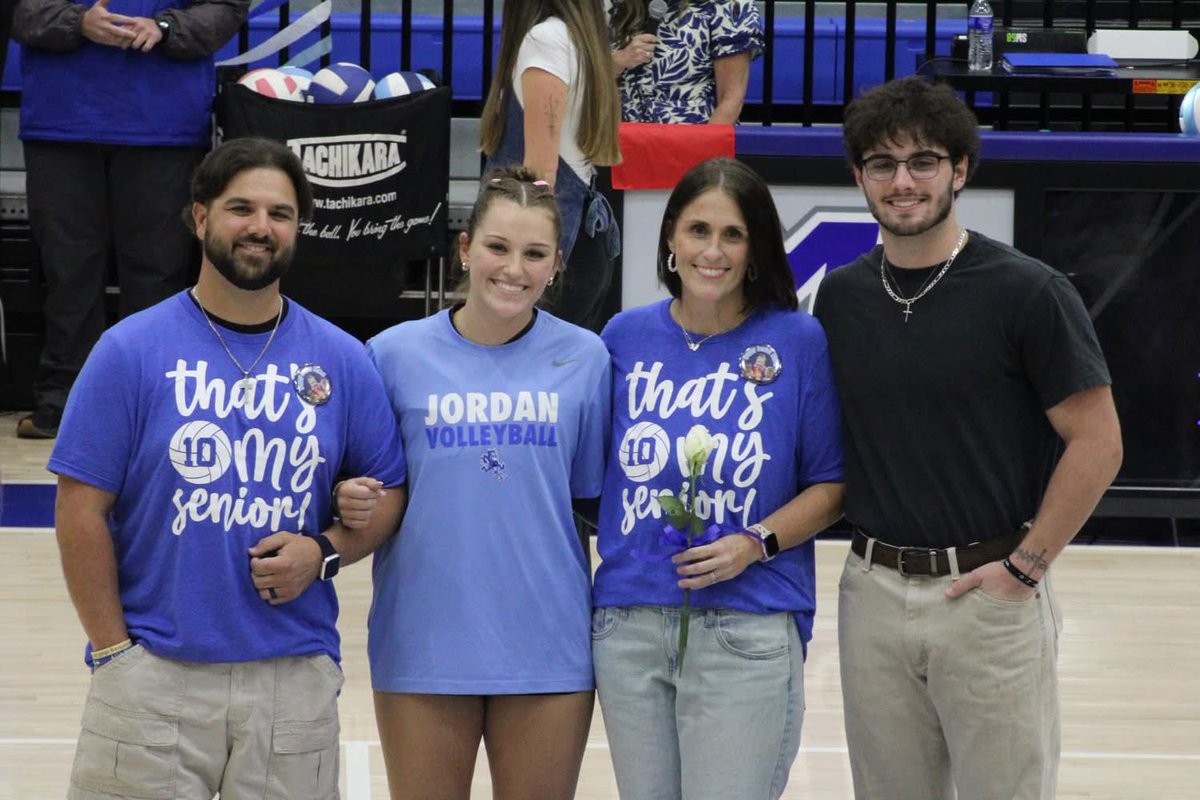 AubreyLiveoak's tweet photo. Senior Night!! 
So grateful for everything this program has done for me !

@JORDANVBALL1 https://t.co/9hWrSETp63