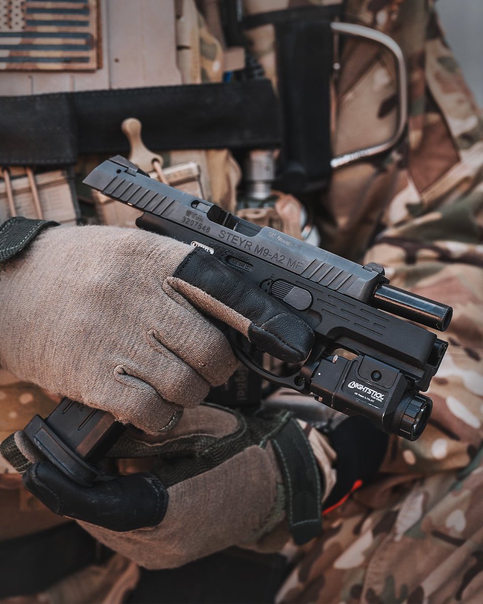 Nightstick's tweet photo. Got a smaller-framed pistol? The TCM-550XL is a perfect fit for a lot of sidearms that need to maintain a compact profile, but stay comfortable.

550 lumens, dustproof and waterproof, 2-hour runtime on high.

Check it out here:  https://t.co/Nx36VbhCQb

#pistol #taclight #edc https://t.co/3k9Tdw2MbG