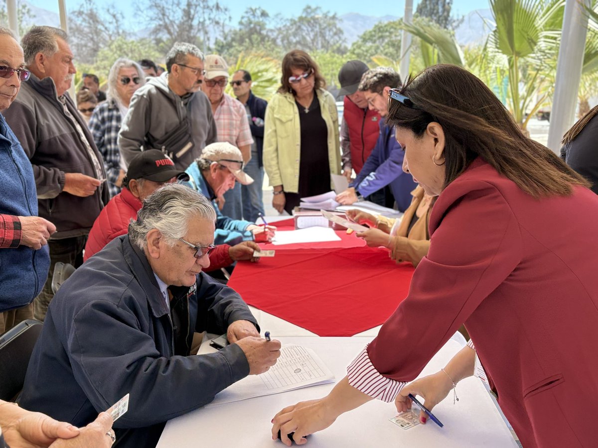 🙌 El Seremi Jonathan Páez Toro acompañó la entrega del Subsidio de Arriendo Permanente 🏡 a 147 personas mayores.
🌟 Una ayuda concreta que mejora su calidad de vida y garantiza una vejez más segura y digna ❤️.
