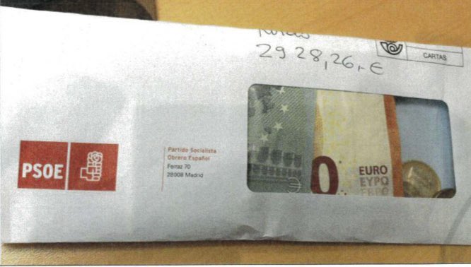 Así era el dinero negro de la trama corrupta que se repartían en Ferraz. Con logo del PSOE para que no haya dudas.

Hay que ilegalizar el PSOE, partido criminal anti-español de puteros, cocainómanos y ladrones.