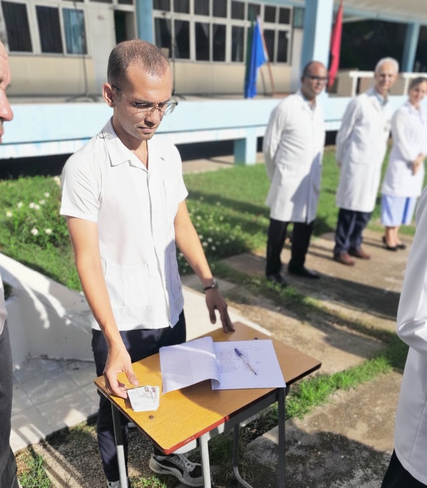 FEU_FCMB's tweet photo. 🚩❗️⚠️| ¡La FEU continúa floreciendo!

La Facultad de Ciencias Médicas de Bayamo realiza el acto de ingreso oficial de los nuevos miembros de la Federación Estudiantil Universitaria.  📋✨️

📍#FCMB #FEU 
¡BIENVENIDOS A LA FEU! ✊🏻🇨🇺 https://t.co/3L7iO5qKpQ