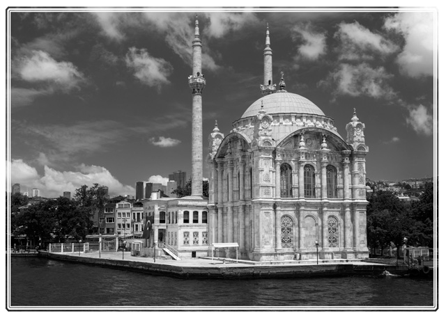 photos_dsmith's tweet image. The #Ortakoy #Mosque on the #waterfront in #Istanbul #Turkey. This #elegant #masterpiece of #classic #architecture wows the many #tourists who pass by on the #tourist #boats which travel along the waterfront every hour. #blackandwhitephotography #photography #picoftheday