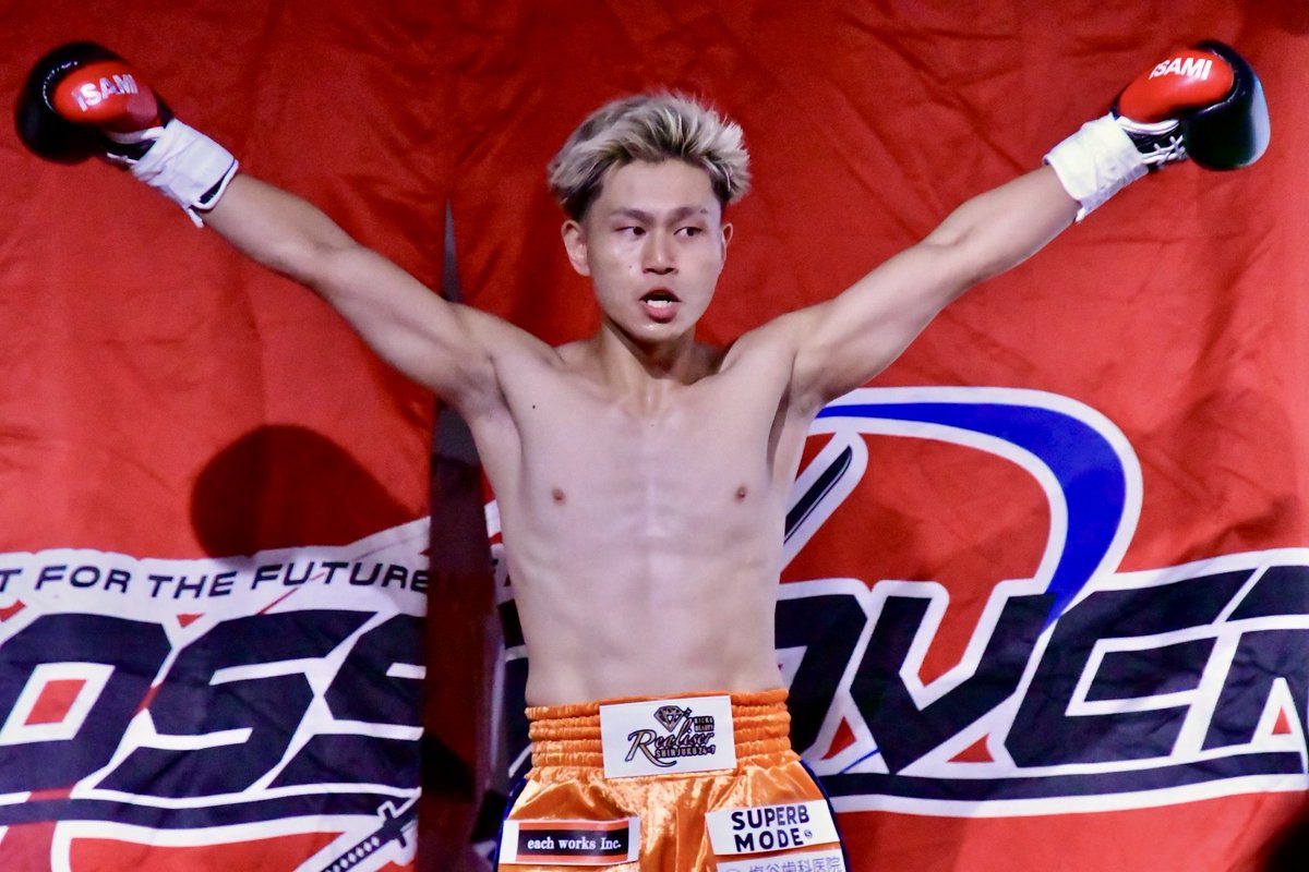 Executioner893's tweet photo. 第5試合 -58kg契約3分3R 杉山豪基選手（Realiser新宿/Neo Ninja）vs横山みさと選手（MY GYM）。本当に見事だった杉山選手のパンチ技術。抜群のタイミングでストレートをヒットさせて3ダウンを奪い取り横山選手を仕留めてみせた杉山選手だ。
#KROSSOVER32 https://t.co/TXi4SXwtRs