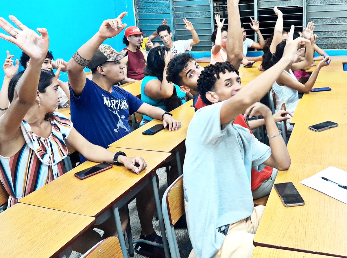 FEU_FCMB's tweet photo. 📝🆕️🚩| ¡Vamos por unas elecciones exitosas! 

📍En el encuentro, se presentaron y aprobaron oficialmente los candidatos que representarán a nuestra residencia en las próximas elecciones. ⚠️🗳️ 
#FEU #FCMB 

¡Nos vemos pronto! ✊🏻🚩 https://t.co/UasBFNyisN