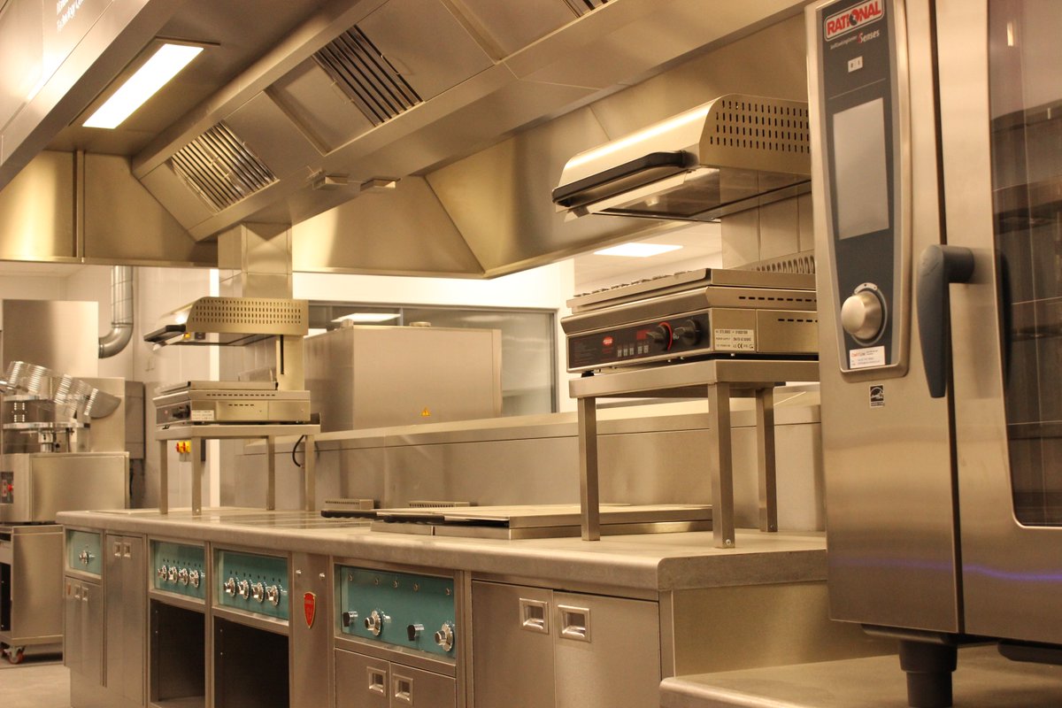 BBCSLTD's tweet image. As winter approaches ❄️, make sure your kitchen equipment is ready for peak demand. 

Avoid last-minute issues by scheduling a preventative maintenance visit now.

📞 01530 274933
✉️ service@bbcs-ltd.co.uk

#BBCS #CommercialKitchens #WinterReady #KitchenMaintenance #Midlands