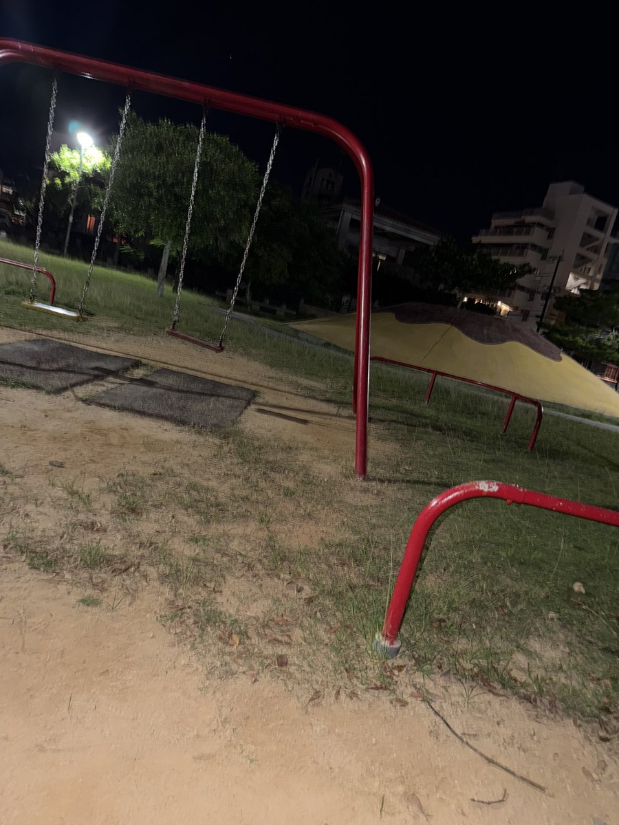 夜中に1人で黄昏てる俺かっこいいと思ってる