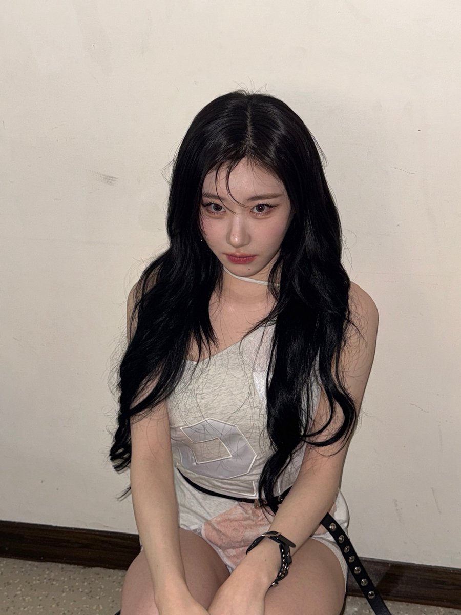 chaerpics's tweet photo. 💭🦊 https://t.co/XKRjIXQz4H