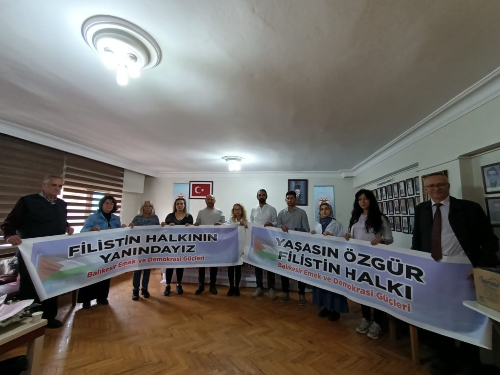 İSRAİL’İN GAZZE’YE İNSANİ YARDIM GÖTÜREN SUMUD FİLOSUNA YÖNELİK SALDIRISINI KINIYORUZ VE BALIKESİR’DEN FİLOYA KATILAN HEKİM MESLEKTAŞLARIMIZI DESTEKLİYORUZ.