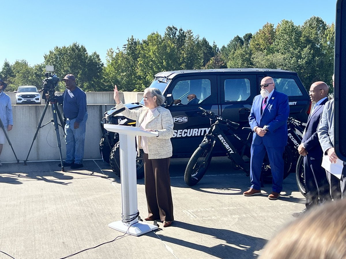 Richard DeVayne (no longer BLUE checked) tweet media