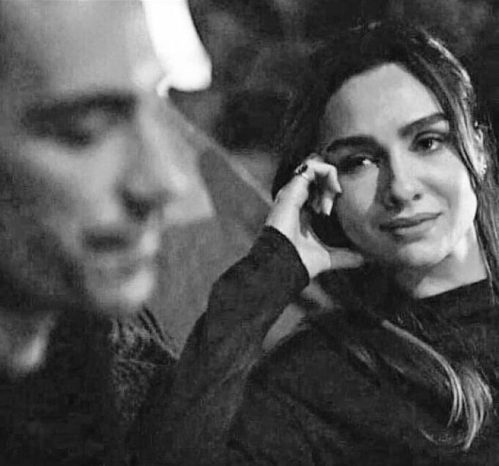 “Göğsümde filizlenen çiçeksin
İçimi nasıl da güzelleştiriyorsun.”