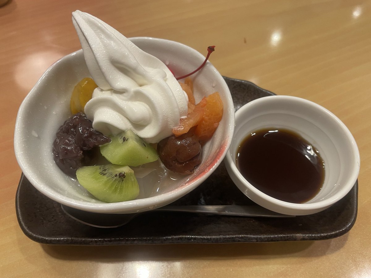 夜食タイム ガストに駆け込み閉店ギリセーフ たらふく食ったぞ 😋😋😋