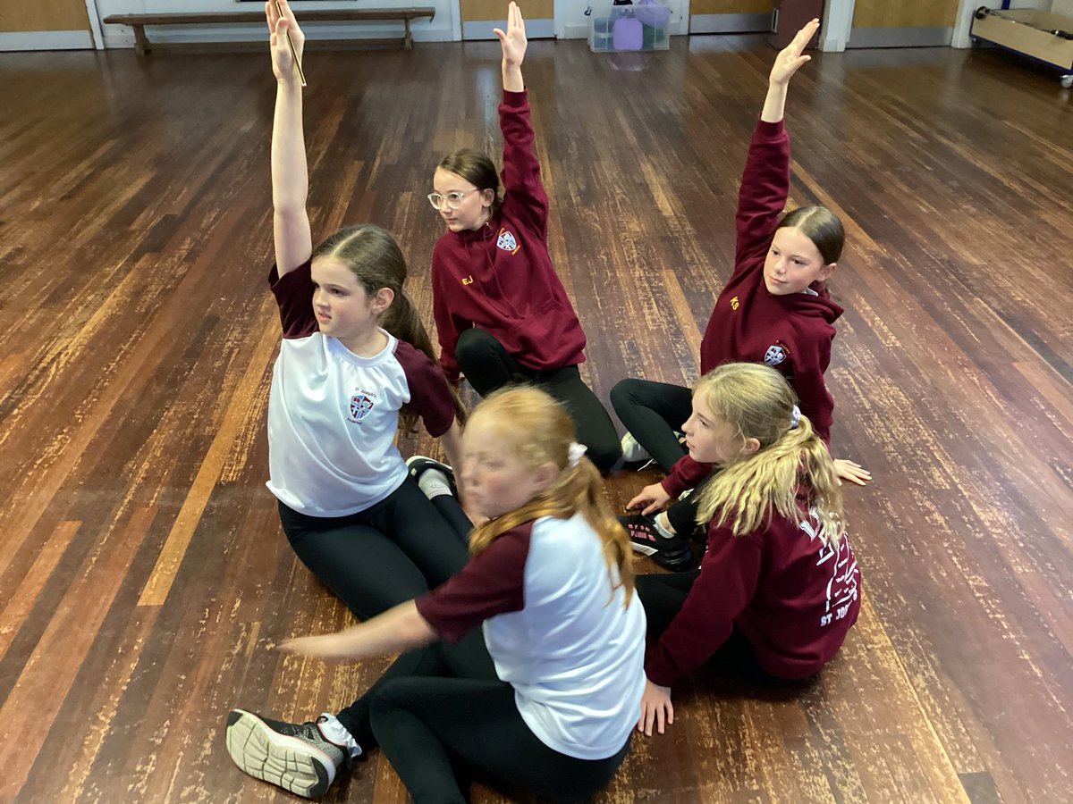 Y6 pupils enjoyed the final lesson of the week with Mark from Konflux Theatre where pupils acted out role plays, discussed school lunches and ended with a quiz all based around the theme of reduce, reuse and recycle. We also ended the week by celebrating another Y6 birthday🎂😊