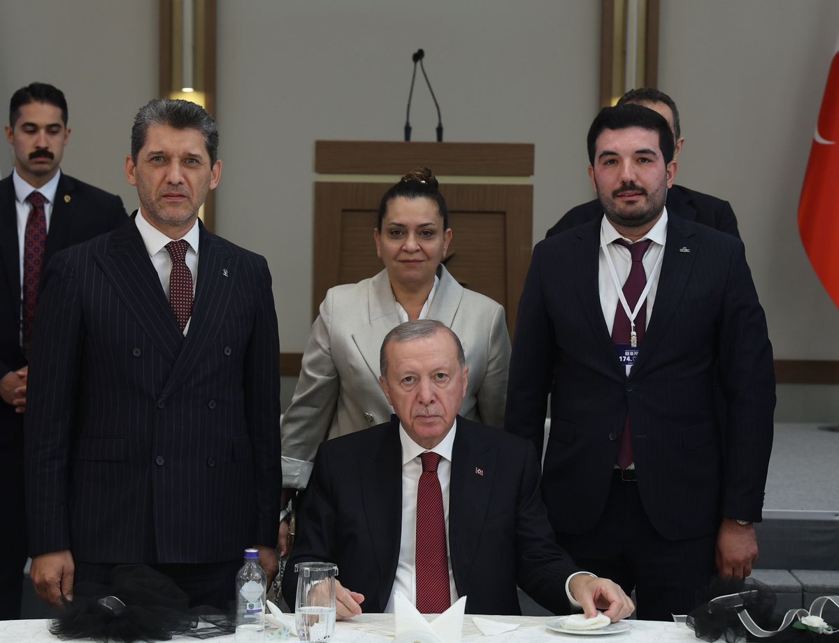 Ali Çetin (@alicetin_07) on Twitter photo Mazlumların umudu,
Dünya Lideri,
Genel Başkanımız ve Cumhurbaşkanımız Sayın Recep Tayyip Erdoğan (<a href="/RTErdogan/">Recep Tayyip Erdoğan</a> ) ile..
Liderimizin izinde Türkiye Yüzyılı’nda durmadan, yorulmadan çalışmaya , milletimize hizmet etmeye devam edeceğiz. Mazlumların umudu,
Dünya Lideri,
Genel Başkanımız ve Cumhurbaşkanımız Sayın Recep Tayyip Erdoğan (<a href="/RTErdogan/">Recep Tayyip Erdoğan</a> ) ile..
Liderimizin izinde Türkiye Yüzyılı’nda durmadan, yorulmadan çalışmaya , milletimize hizmet etmeye devam edeceğiz.