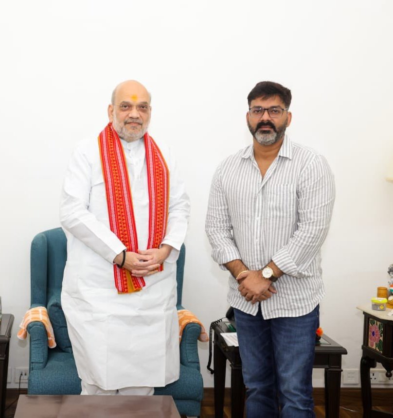 SitamarhiJila's tweet image. Khesari Lal Yadav RJd     Pawan Singh NDA

♥️ Khesari 
🔁 Pawan Singh 
#khesarilalyadav #PawanSingh