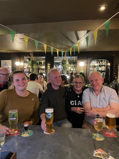 Het zijn zware dagen als we de wijde wereld ingaan  voor een klus..! Zo moesten Teuntje en Thijs voor onderhoud aan twee Robins en een Cessna 172 naar Ierland. De foto’s spreken voor zich…!
Heeft u ook een veeleisende klus voor AMN, ver van huis? info@amnetherlands.nl.