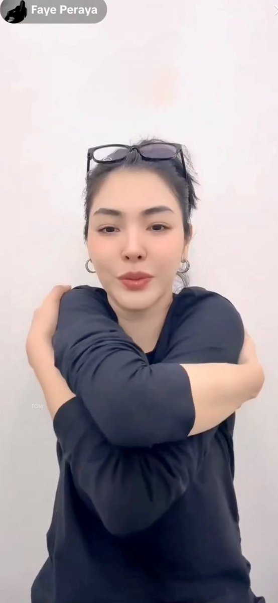 Big hugs to every sunflower who wanted to attend the Hongkong FM and also big hugs to Faye 🥺🥺🥺 I know it’s heartbreaking, but don’t be too sad. You will see Faye next time 🫶🏼 “It’s not goodbye, it’s a see you again and again and again”

#FayePeraya #ฝ้ายพีรญา