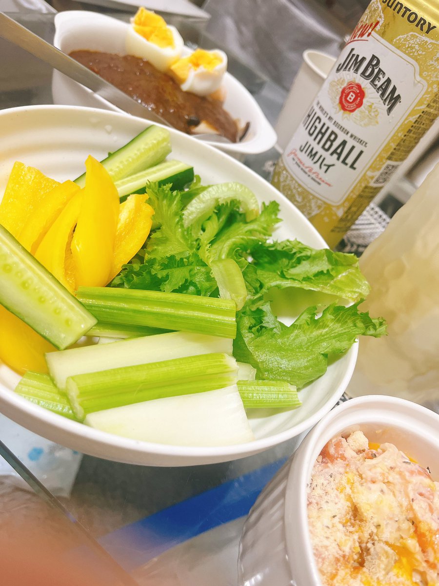 1230chocomoe's tweet photo. 最近はもっぱらジムビーム

サーモンクリームチーズディップ
キーマカレー(米無し)

お久しおつかんです🍻 https://t.co/0ewysOlMpY