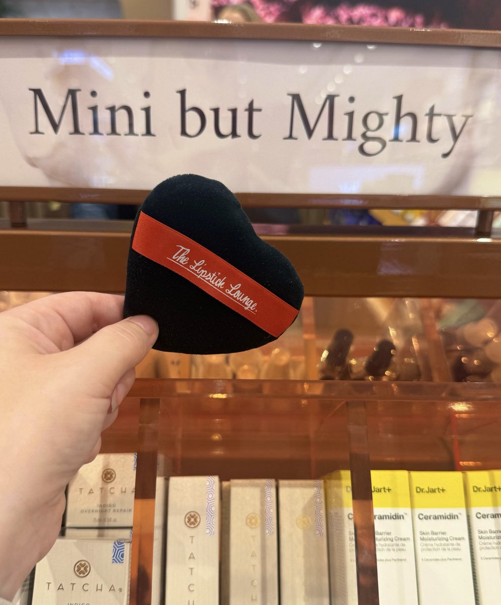 It’s Mini but Mighty! ✨💝💝💝✨
Our puff is the perfect stocking filler! 
Shop here💘🎄
thelipsticklounge.tv/product/lipsti…
#giftideas #makeup #skincare #stockingfiller #powderpuff