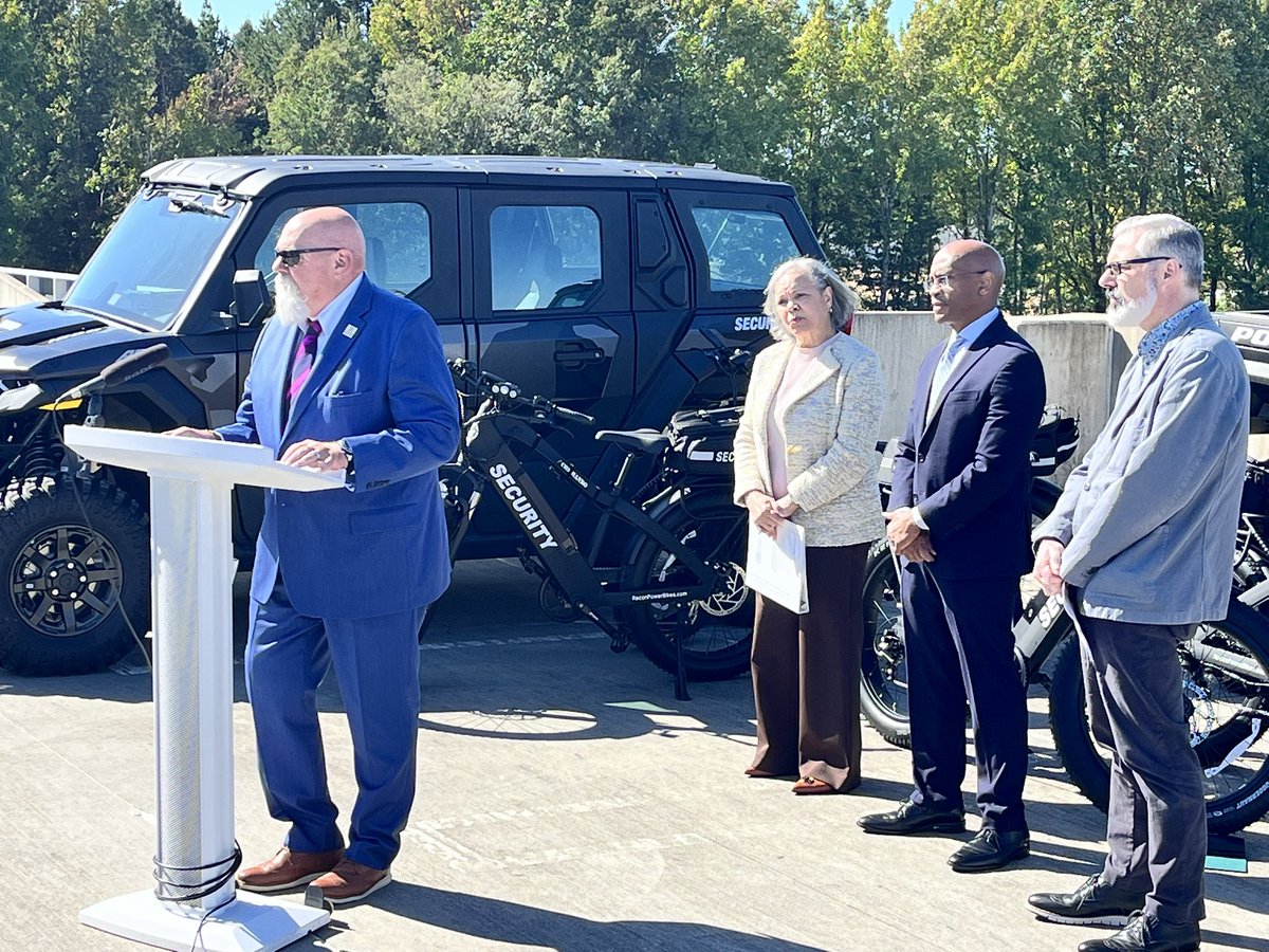 devayneTV's tweet image. Mayor Rusty Knox of Davidson: 
Charlotte is a safe city. 
Marcus Jones City Mgr. #clt 
We’ve taken steps to have more officers patrolling the streets. 
#wcnc #crime #CATS  #PublicSafety