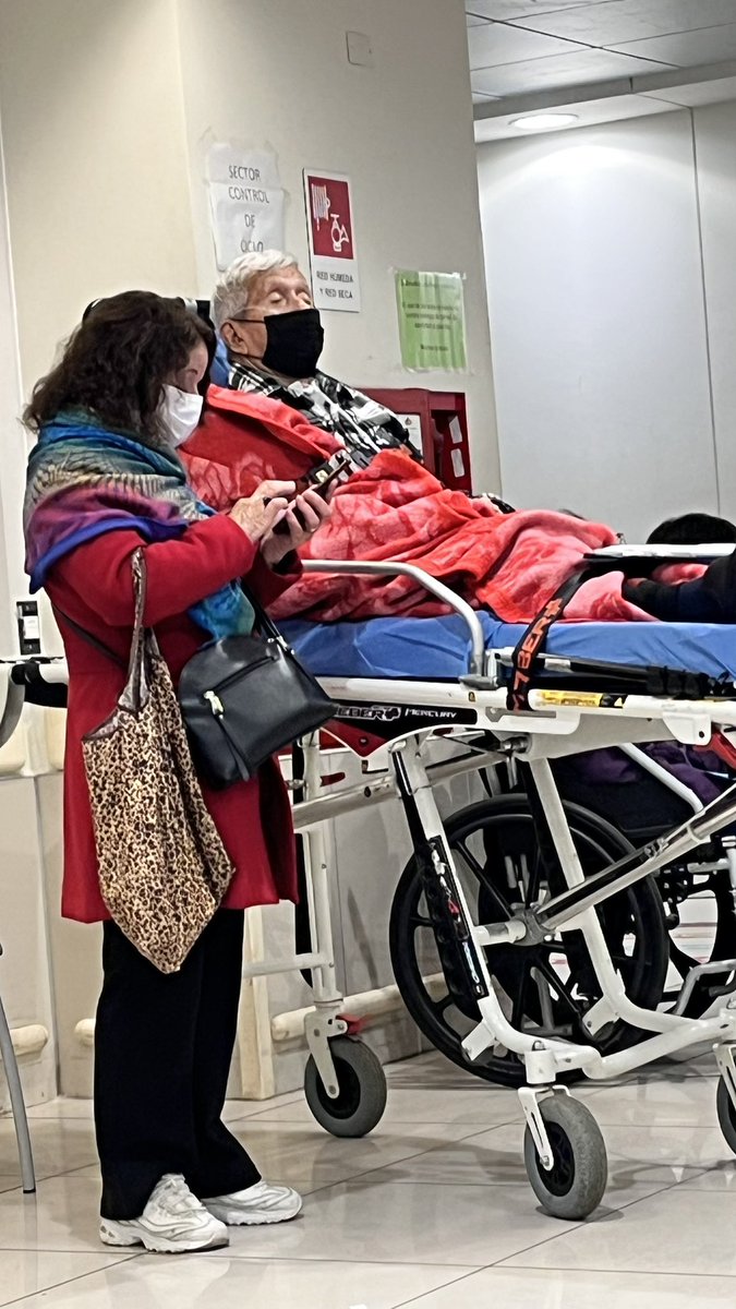 bloquead69's tweet photo. @GabrielBoric @jeannette_jara @Jou_Kaiser @evelynmatthei  @joseantoniokast @ParisiPDG @MacaRipa alguno de ustedes hará algo con la salud pública ? todos prometen ,prometen y nunca ……hospital fricke viña del mar más de 6 horas de espera https://t.co/Jv7xn0PIaE
