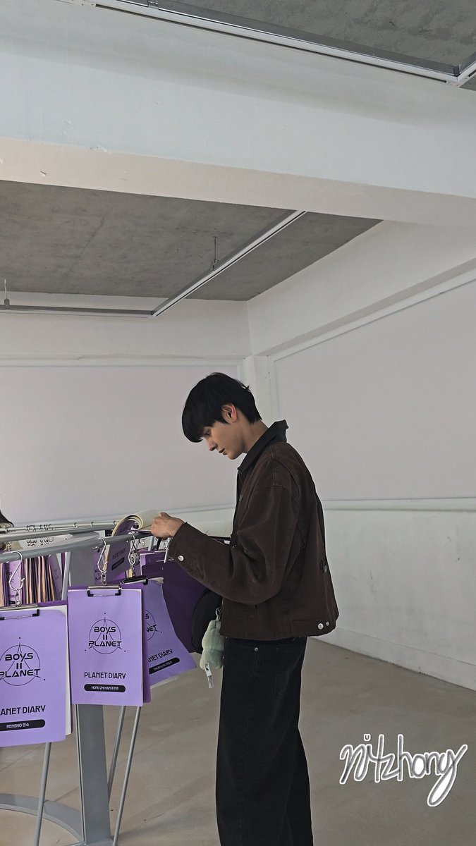 NI4ZHONG's tweet photo. #당홍하이
당홍하이는 보아라 스텝 누나가 찍은 사진보다 휀걸 누나가 찍은 사진이 더 예쁘단다 https://t.co/ZW6Gu6Geo6