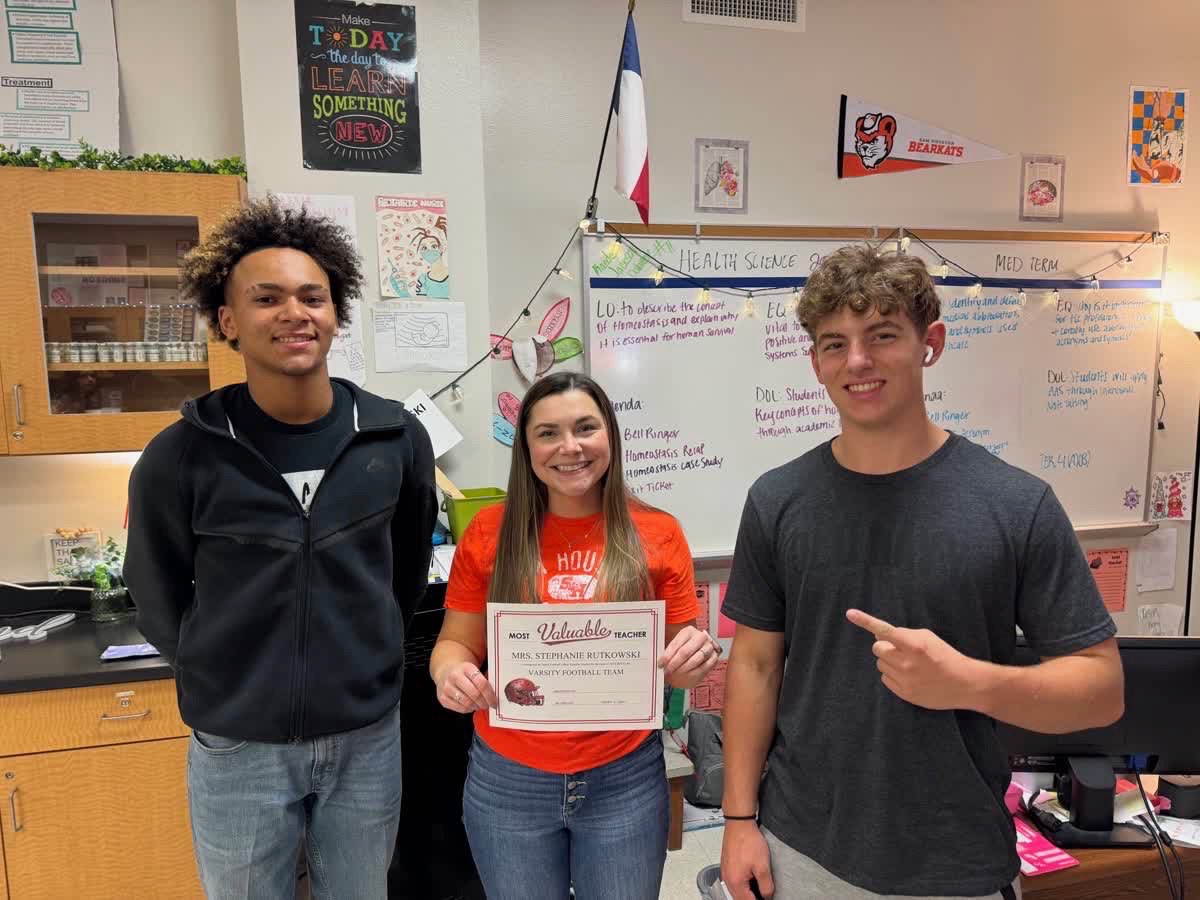 🏈🐅 Varsity Staff Member of the Week 🐅🏈
Congratulations to Mrs. Rutkowski for her dedication and support to our Tiger family! ❤️🖤 #TigerPride