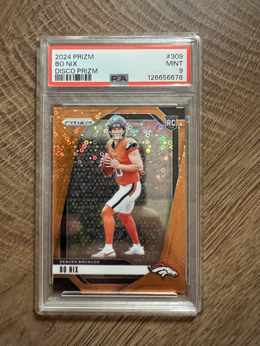 MickyV_Cards's tweet photo. @NoHustleSports $40 Shipped https://t.co/i70yts426I