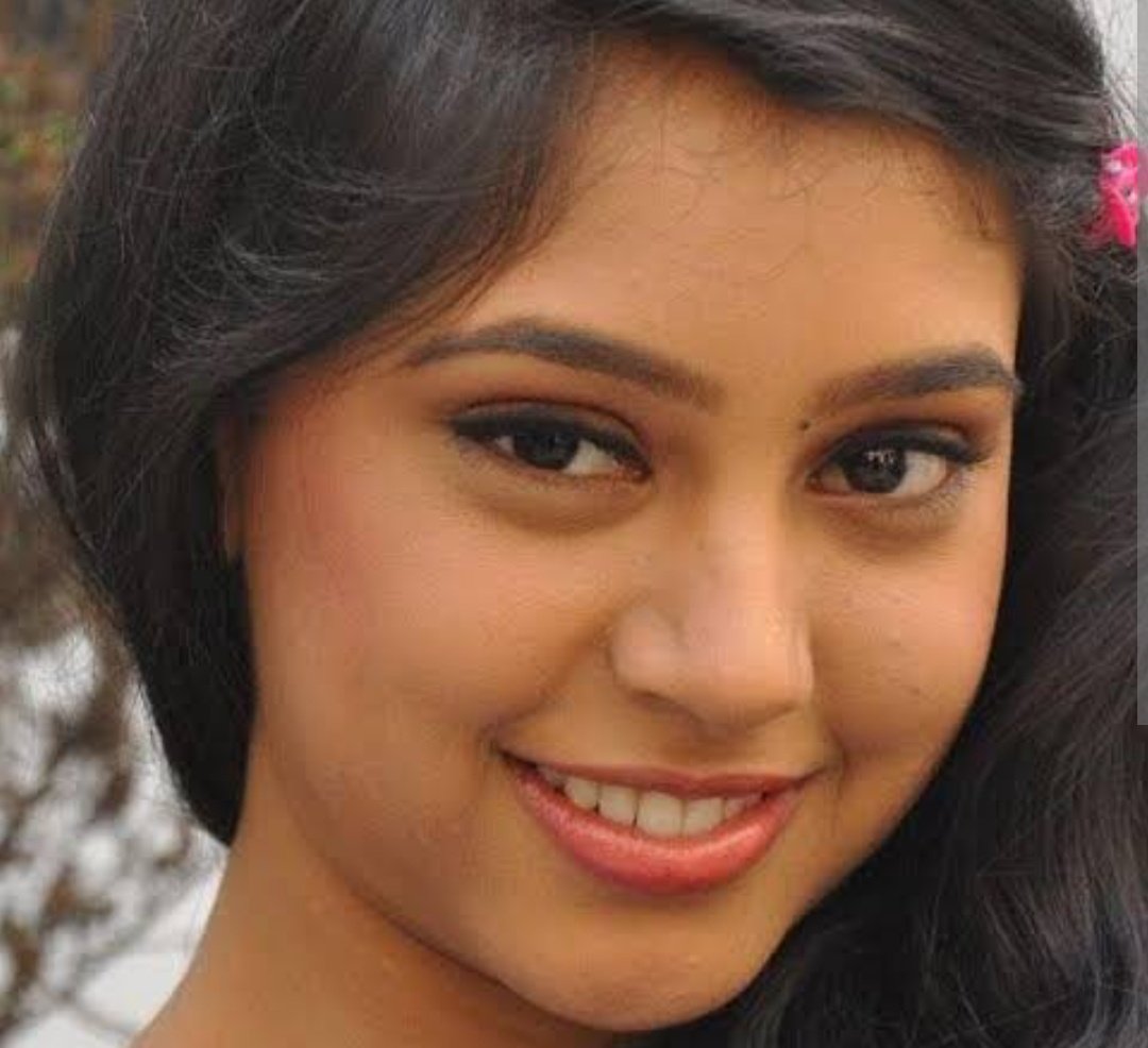 cybermirag57747's tweet image. Choose your favorite character 
Swara             Or        Nandini 
#hellyshah              #nititaylor