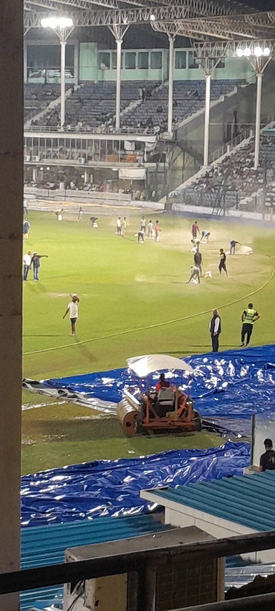 abhisheksainiii's tweet photo. Industrial quantity of sawdust being put out on that side of the outfield. https://t.co/IUd6B8BNzW