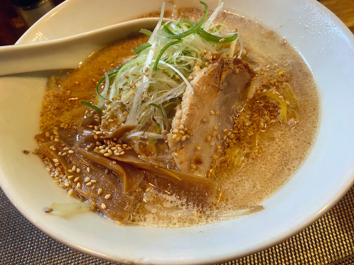Aporo_Chocolat's tweet photo. 深夜ラーメン貼っておきます https://t.co/fot5AyXi1F