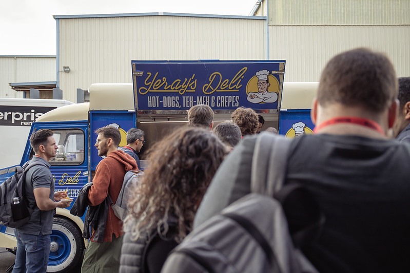 tarugoconf's tweet photo. ¿Te imaginas tener una foodtruck con tu nombre y tu cara en la #TRGCON como si fueras Dabiz Muñoz? Pues el mismísimo @ydarias puede presumir de ello 🙃 https://t.co/t3WNdgRTj7