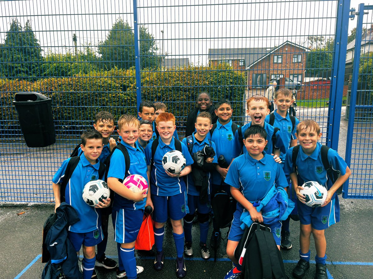 WalkwoodSchool's tweet photo. Today we discovered that the lost underwater city of Atlantis 🧜🏻‍♂️ is at Arrow Vale 3G! The boys were superb and battled hard despite the conditions at the Y6 Extended Football tournament 🔵 ⚪️ ⚽️ 🏆 https://t.co/4ixkY1ornP